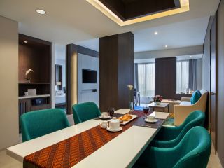 Executive Suite with 1 King Size Bed - Dining Room